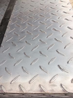 Q235 MS Lembar Baja Berlian Lembar Baja Karbon Ringan Lembar Baja Struktural Ms Lembar Baja Karet